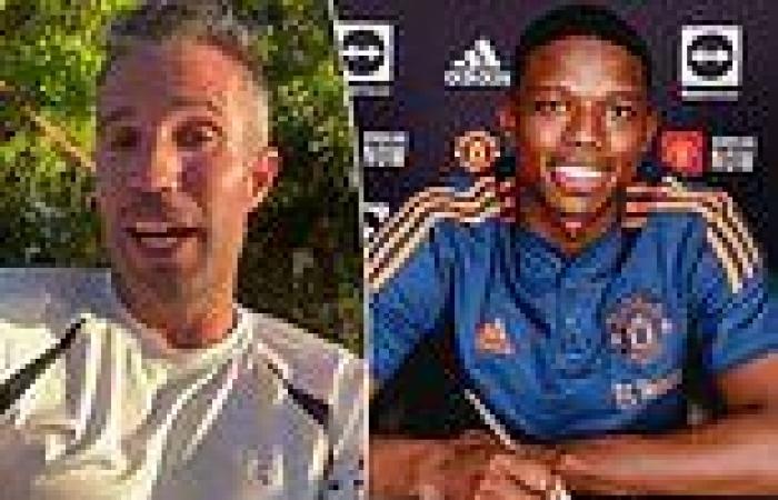 sport news New Manchester United signing Tyrell Malacia praised by Robin van Persie after ... trends now