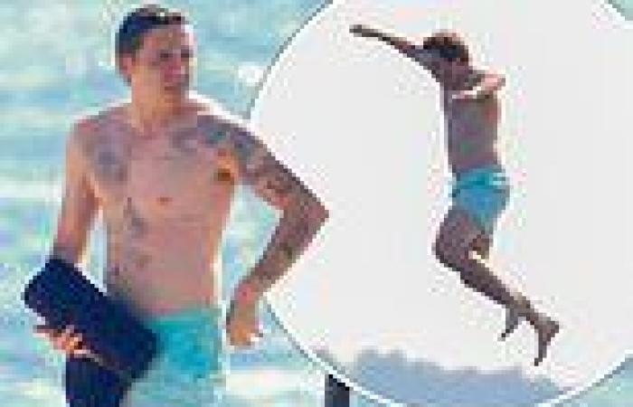 Thursday 7 July 2022 04:45 PM Shirtless Brooklyn Beckham jumps off the side of billionaire James Packer's ... trends now