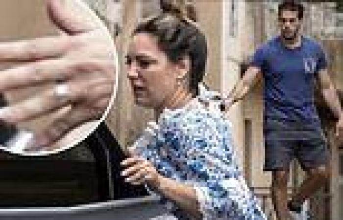 Monday 1 August 2022 02:27 PM Newlywed Kelly Brook flashes her dazzling wedding ring in Italy with her ... trends now