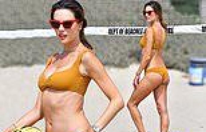 Monday 1 August 2022 08:27 AM Alessandra Ambrosio shows off her toned physique in a yellow bikini while ... trends now