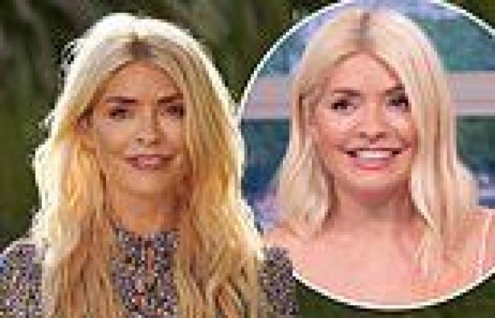 Friday 5 August 2022 04:16 PM Holly Willoughby swaps her signature blunt bob for long tousled waves in latest ... trends now