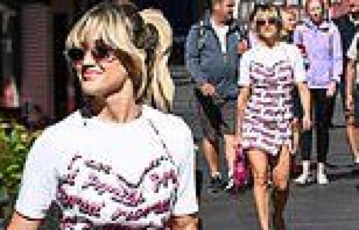 Friday 5 August 2022 02:10 PM Ashley Roberts puts on a leggy display in a printed mini dress teamed with pink ... trends now