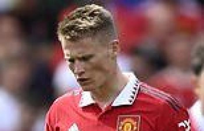 sport news Man United: Paul Scholes fumes at ANOTHER poor midfield showing as Gary Neville ... trends now