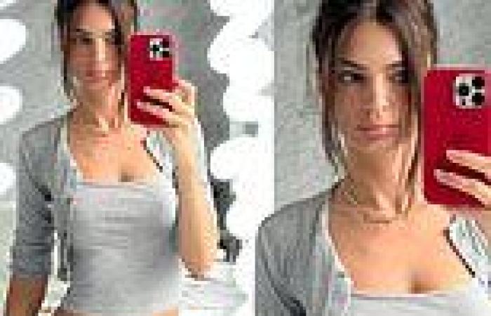 Monday 8 August 2022 04:07 PM Emily Ratajkowski flashes her toned abs in a cropped top while posing in a ... trends now