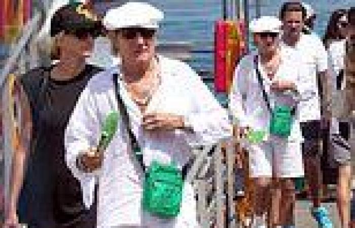 Tuesday 9 August 2022 02:55 PM Rod Stewart keeps cool in all-white ensemble with children Kimberley and Sean ... trends now