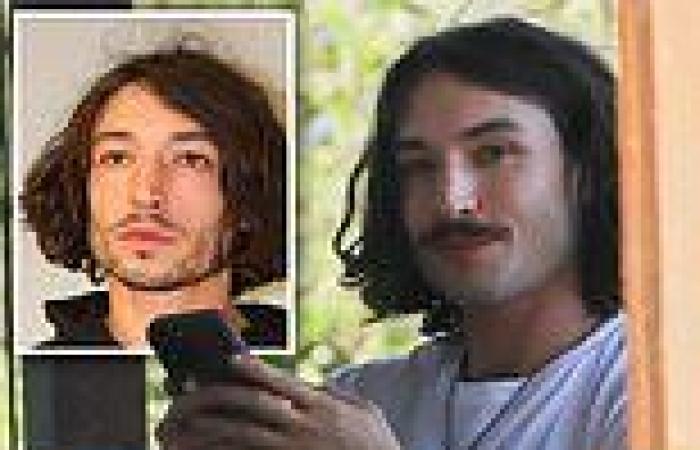 Wednesday 10 August 2022 08:19 PM Scandal-plagued Ezra Miller smiles as they lounge on their mother's Vermont ... trends now