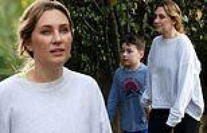 Thursday 11 August 2022 02:46 AM Zoe Foster-Blake looks relaxed during an afternoon stroll with son Sonny in ... trends now