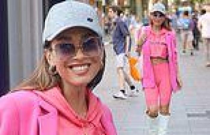 Saturday 13 August 2022 06:31 PM Myleene Klass stands out in an ab-flashing pink crop top and figure-hugging ... trends now