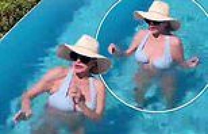 Saturday 13 August 2022 04:16 PM Joan Collins, 89, looks sensational in a light blue bikini while dancing in her ... trends now
