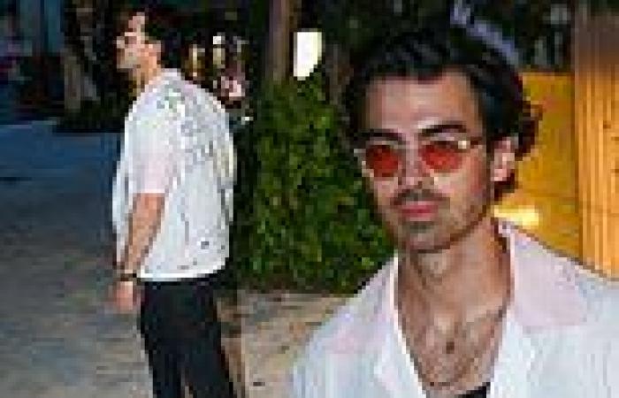 Saturday 13 August 2022 12:13 PM Joe Jonas cuts a chic look as he heads out for dinner at ZZ's club in Miami ... trends now