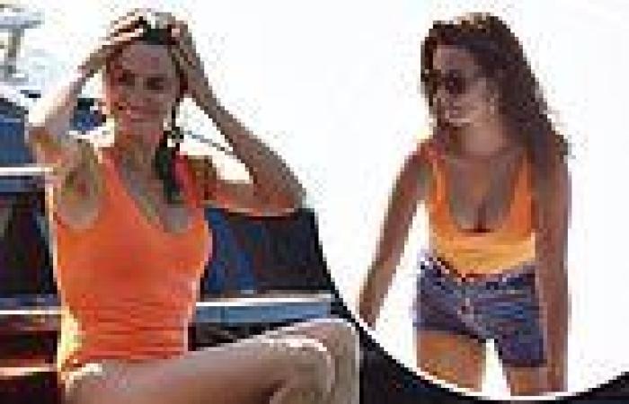 Sunday 14 August 2022 10:07 PM Penelope Cruz showcases her incredible figure in an orange swimsuit on a yacht ... trends now