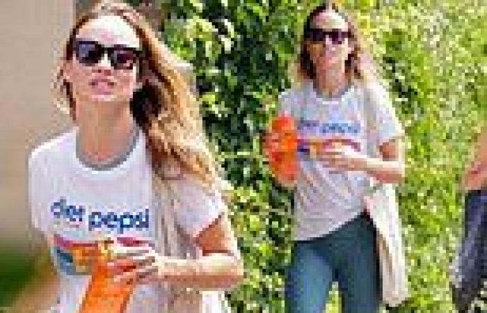 Sunday 14 August 2022 08:01 PM Olivia Wilde keeps it casual in a T-shirt and leggings while stepping out for a ... trends now
