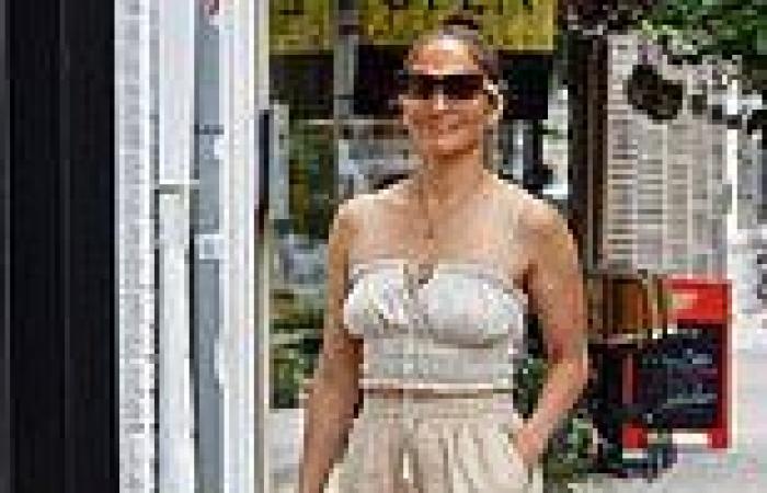 Friday 19 August 2022 01:07 AM Jennifer Lopez and Ben Affleck take pre-wedding shopping trip in Savannah with ... trends now