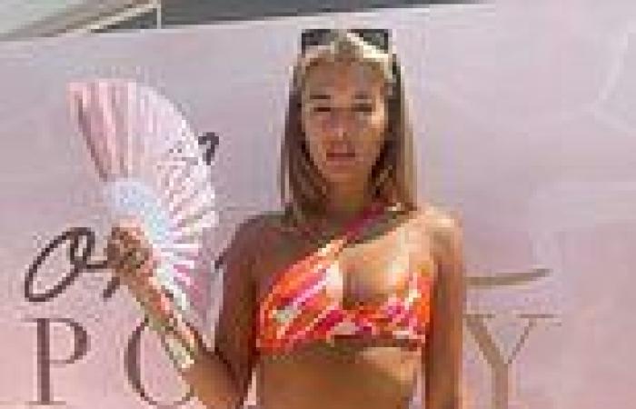 Friday 19 August 2022 07:16 PM Love Island's Arabella Chi shows off her sizzling physique in a pink patterned ... trends now