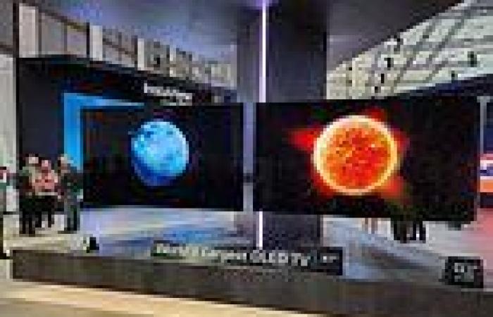 Thursday 1 September 2022 05:46 PM LG unveils the world's largest OLED TV with a 97-INCH screen trends now