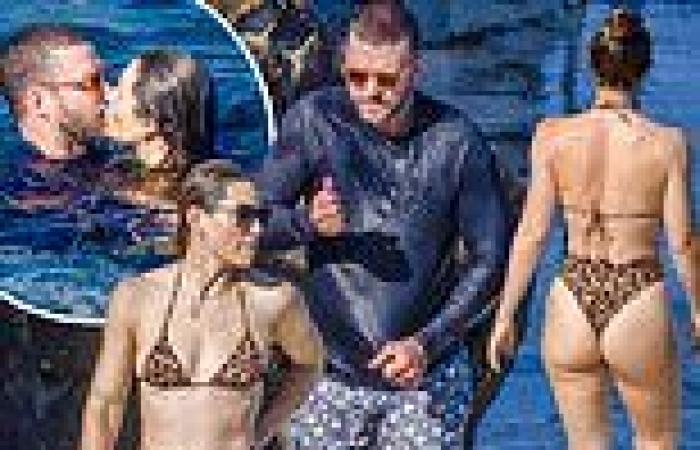 Tuesday 6 September 2022 08:20 PM Jessica Biel drops jaws in bikini as she packs on the PDA with husband Justin ... trends now