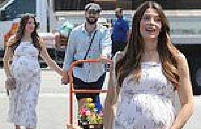 Wednesday 14 September 2022 02:32 AM Ashley Greene glows in long white dress hugging baby bump while leaving store ... trends now