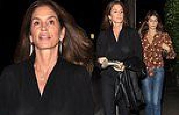 Sunday 18 September 2022 08:32 AM Cindy Crawford, 56, looks radiant for dinner date with model daughter Kaia ... trends now