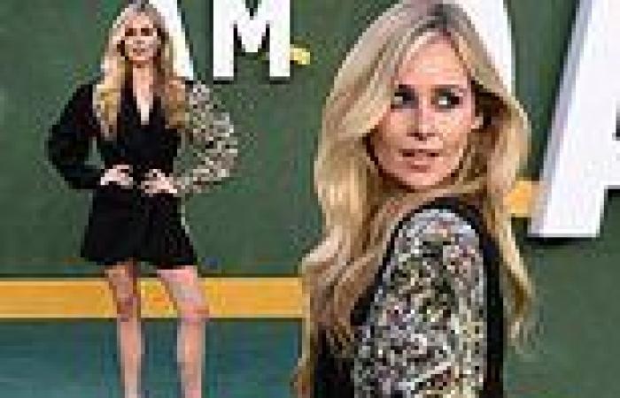 Wednesday 21 September 2022 07:38 PM Diana Vickers puts on a VERY leggy display in a quirky mini dress at the ... trends now