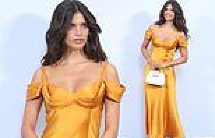 Wednesday 21 September 2022 06:17 PM Sara Sampaio stuns as she slips her figure into a tangerine silk dress at Milan ... trends now