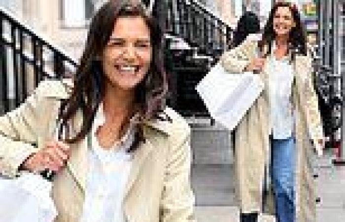 Wednesday 21 September 2022 04:56 PM Katie Holmes smiles from ear-to-ear as she models a trench coat trends now
