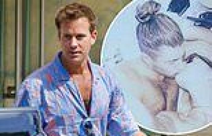 Wednesday 21 September 2022 10:29 AM Armie Hammer seen for the first time since ex-wife Elizabeth Chambers went ... trends now