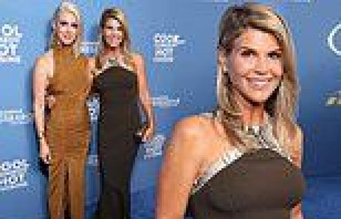 Thursday 22 September 2022 11:32 PM Lori Loughlin, 58, models a form-fitting dress as she poses with Bob Saget's ... trends now