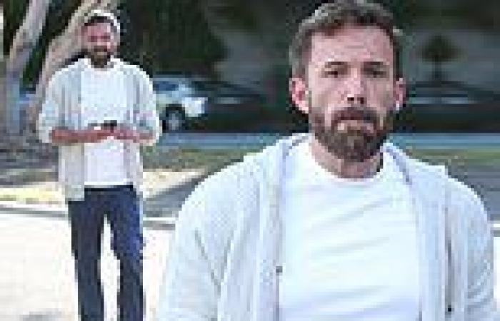 Thursday 22 September 2022 09:53 PM Ben Affleck shows off his scruffy beard as he models a white t-shirt and beige ... trends now