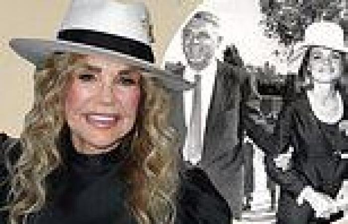 Friday 23 September 2022 07:29 AM Cary Grant's widow Dyan Cannon, 85, still looks youthful as she stops by the ... trends now