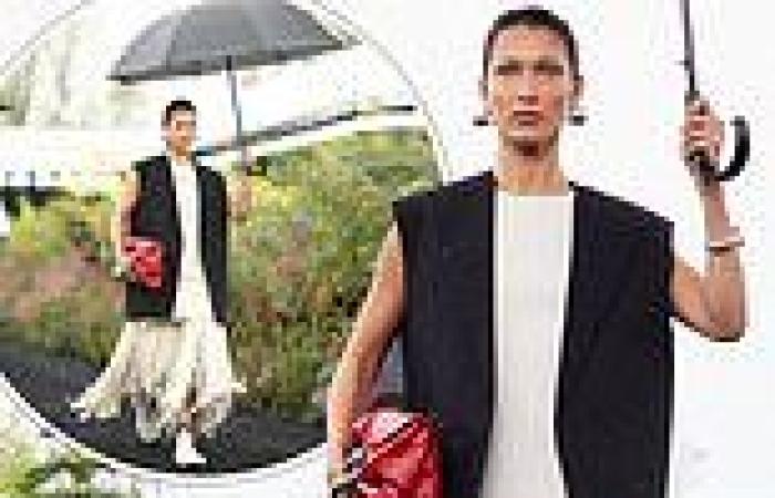 Saturday 24 September 2022 06:26 PM Bella Hadid wows in a sleeveless blazer teamed with an UMBRELLA at the Jil ... trends now