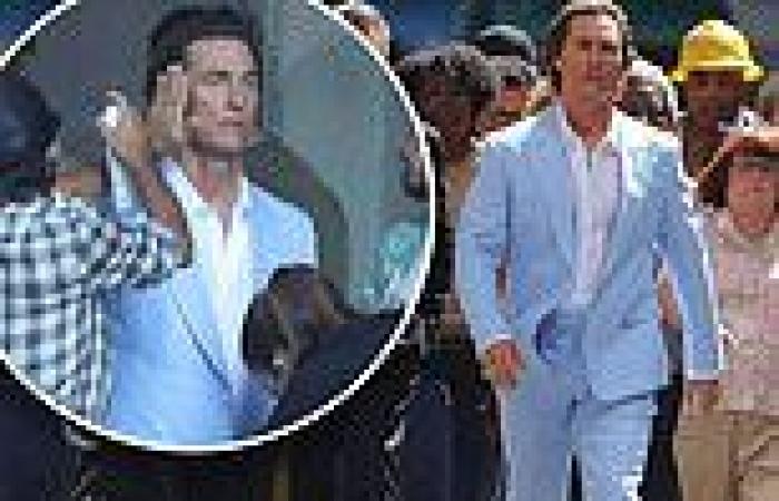 Saturday 24 September 2022 08:05 PM Matthew McConaughey looks dapper in a baby blue suit while filming in downtown ... trends now