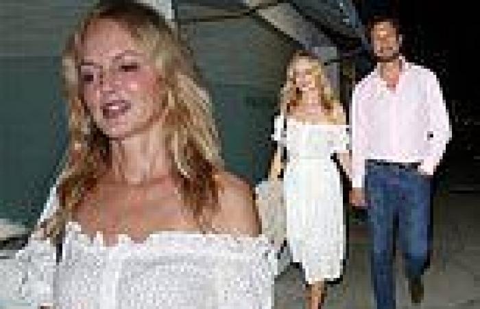 Saturday 24 September 2022 08:05 PM Heather Graham holds hands with snowboarder John de Neufville following dinner ... trends now