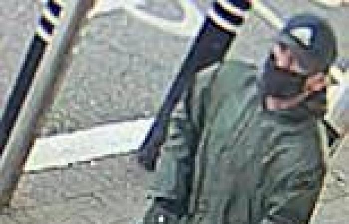 Sunday 25 September 2022 06:17 PM Police release image of man in hunt for thief who stole £28,500 in armed ... trends now