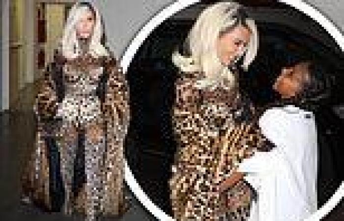 Sunday 25 September 2022 08:59 PM Kim Kardashian wears striking leopard print bodysuit and matching coat at ... trends now