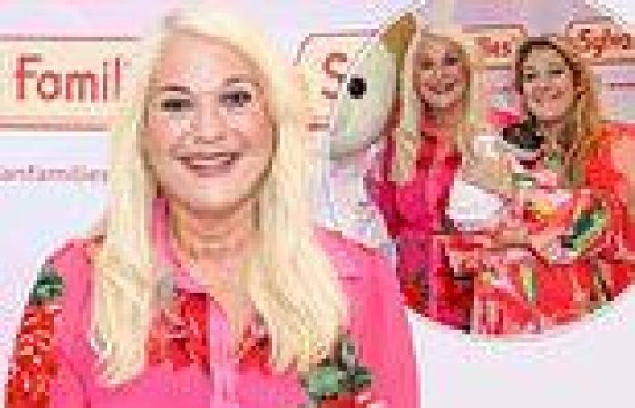 Sunday 25 September 2022 06:35 PM Vanessa Feltz smiles on the red carpet days after revealing the death of her ... trends now