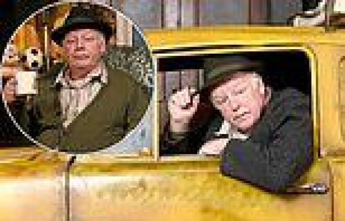 Sunday 25 September 2022 04:56 PM Les Dennis set to play Grandad in Only Fools and Horses The Musical as he ... trends now