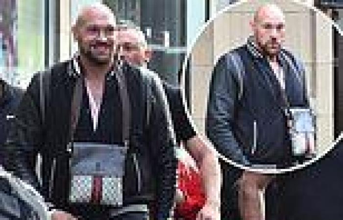 Sunday 25 September 2022 10:56 AM Tyson Fury films scenes for his upcoming Netflix documentary as he's mobbed by ... trends now
