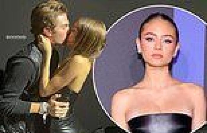 Sunday 25 September 2022 06:17 PM Heidi Klum's daughter Leni plants a kiss on boyfriend Aris Rachevsky trends now