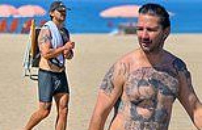 Monday 26 September 2022 06:08 PM Shia LaBeouf hits the beach in his underwear after becoming entangled in Don't ... trends now