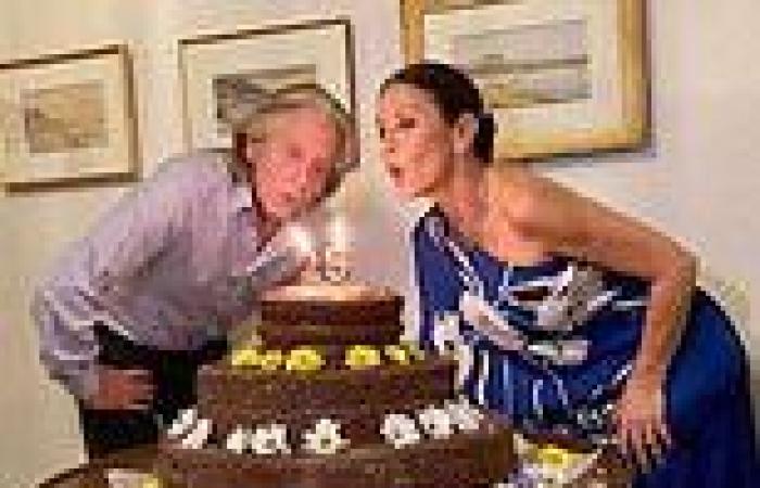 Tuesday 27 September 2022 11:14 PM Catherine Zeta-Jones, 53, and Michael Douglas, 78, blow out candles on their ... trends now