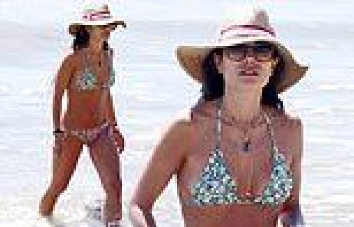 Tuesday 27 September 2022 09:17 PM Jordana Brewster puts her bikini body on display in floral swimsuit trends now