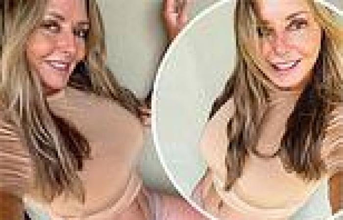Tuesday 27 September 2022 08:23 AM Carol Vorderman, 61, slips her hourglass curves into skimpy crop top and ... trends now