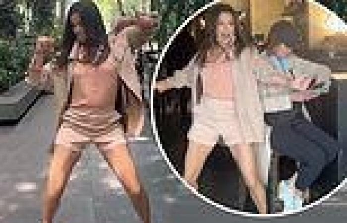 Wednesday 28 September 2022 05:14 AM Eva Longoria flaunts her spectacular dance moves in a video for Kourtney ... trends now