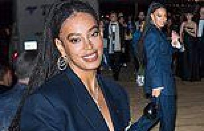 Thursday 29 September 2022 03:35 AM Solange Knowles looks chic in double-breasted suit at New York City Ballet's ... trends now