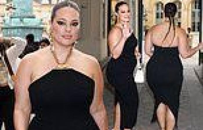 Thursday 29 September 2022 04:20 PM Ashley Graham shows off her eye-popping curves in a black dress at the ... trends now