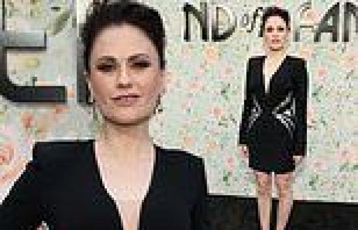 Thursday 29 September 2022 01:11 PM Anna Paquin glows in a black dress with silver sequins at A Friend Of The ... trends now