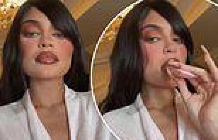 Friday 30 September 2022 08:23 AM Kylie Jenner pulls her world-famous mega-pout plugging her lip gloss trends now