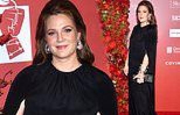 Friday 30 September 2022 08:23 AM Drew Barrymore oozes elegance in black gown at George and Amal Clooney's Albie ... trends now