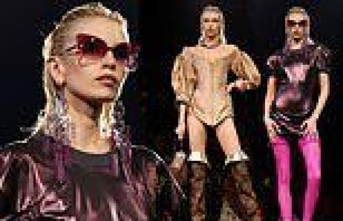 Saturday 1 October 2022 04:30 PM Stella Maxwell storms runway for Vivienne Westwood's Paris Fashion Week show trends now