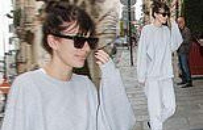 Sunday 2 October 2022 04:03 PM Camila Morrone cuts a casual figure in a grey tracksuit during Paris Fashion ... trends now